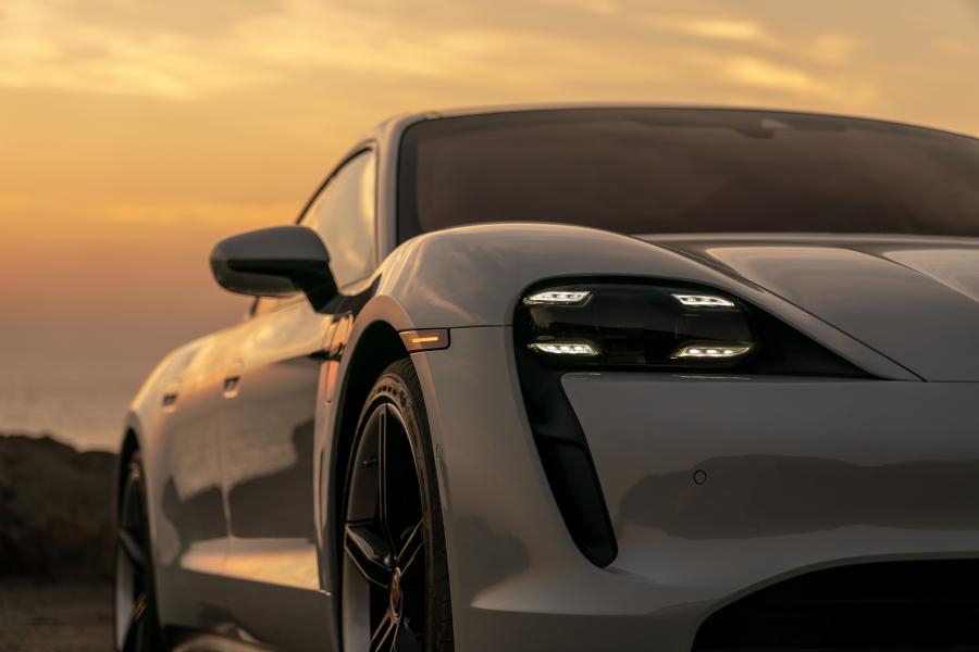 Детали экстерьера Porsche Taycan Turbo S 2019 года  (NA) (фото 8 из 40)